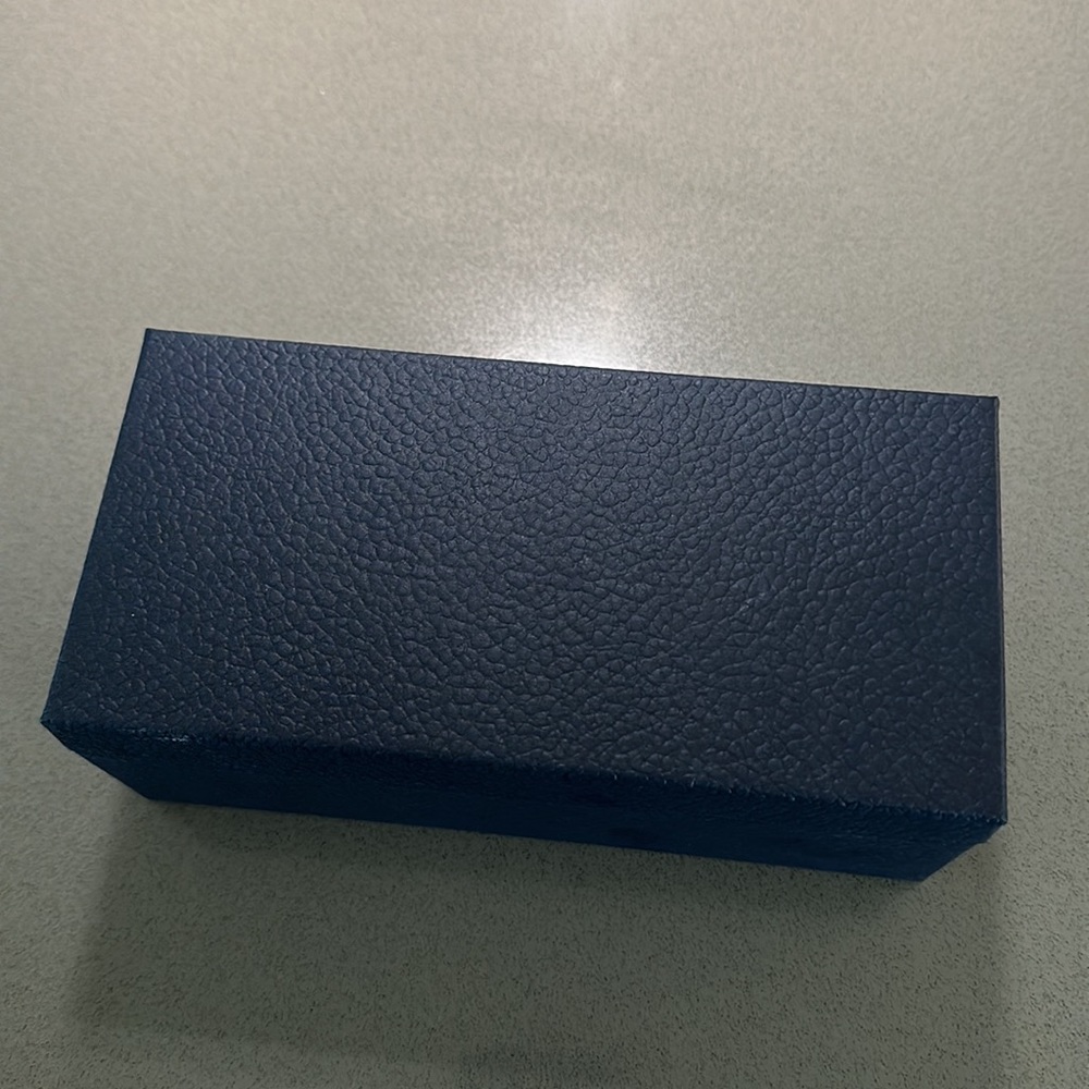 Empty box - Picture 3 of 3